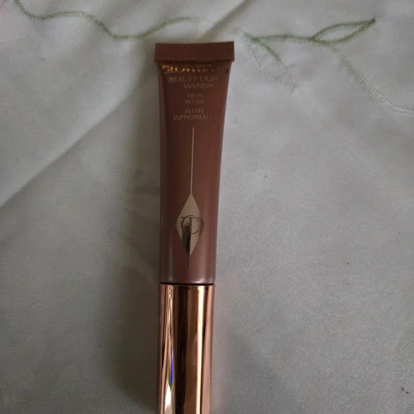 Charlotte Tilbury Glowgasm Beauty Light Wand - Picture 3 of 4